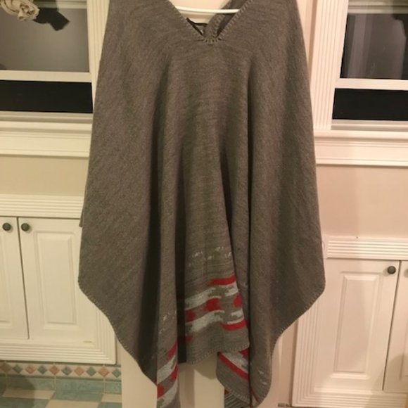 Beautiful Blanket Poncho - Picture 2 of 7